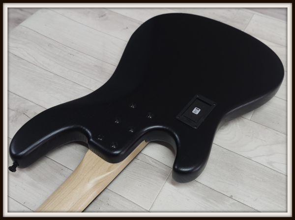 Sandberg California II Central 4 Ebony, Open Pore Black